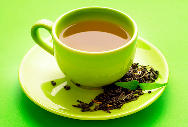 Xícara com chá verde