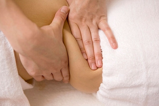 massagem modeladora com toques mais intensos e repetitivos